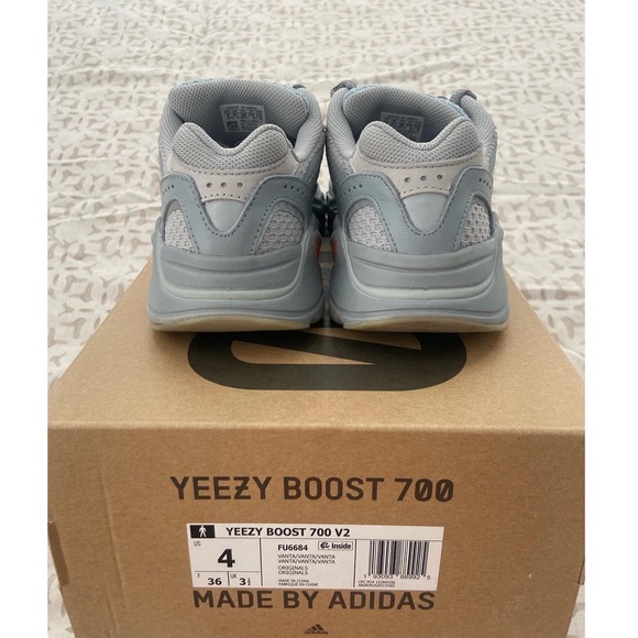 “YEEZY 700 V2” with original box - Picture 3 of 5